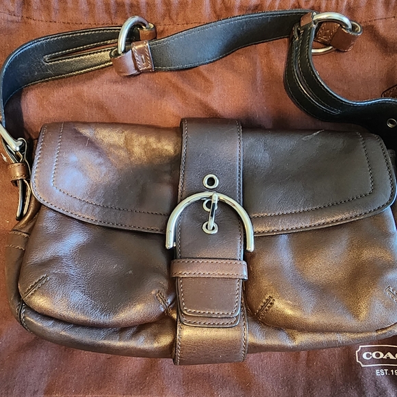 ✨️Your New Favorite VINTAGE COACH SOHO BAG! Soft Brown Leather With Buckle. - Picture 2 of 5